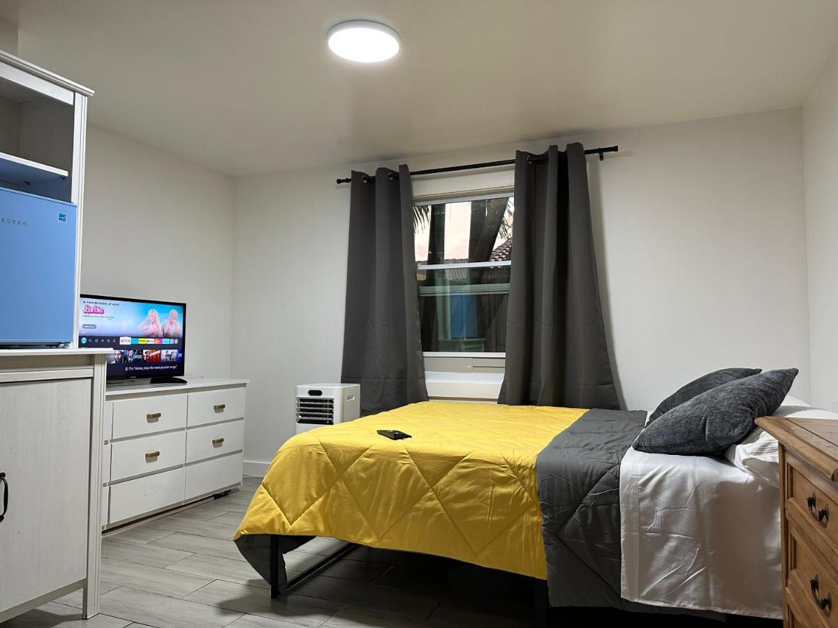 Serene Full Bed With 50 Inch Smart Tv, Netflix, Airplay, Mini-Fridge, And 500 Mbps Wifi Near Fiu, Dolphin Mall, Airport Miami Eksteriør billede