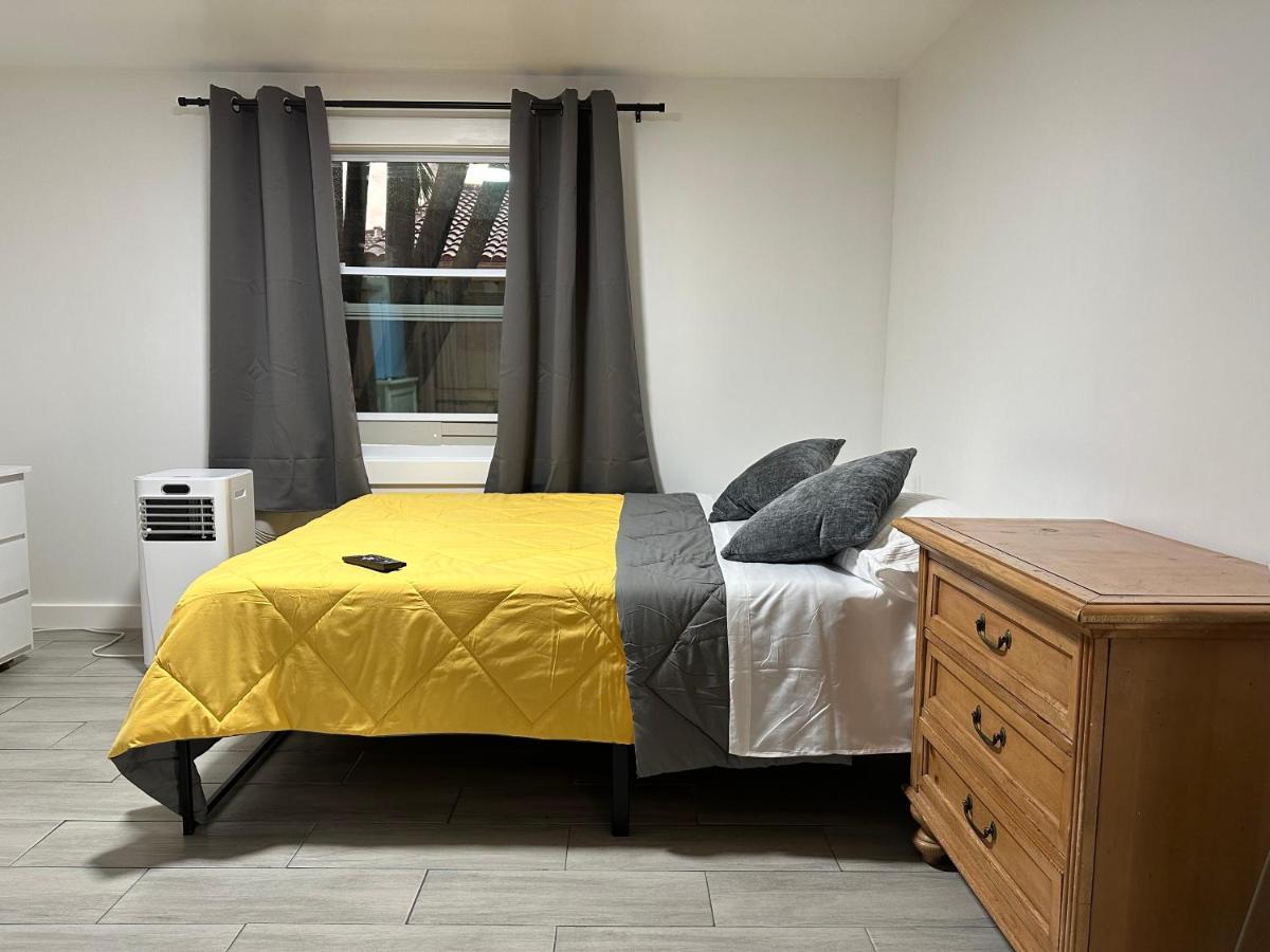 Serene Full Bed With 50 Inch Smart Tv, Netflix, Airplay, Mini-Fridge, And 500 Mbps Wifi Near Fiu, Dolphin Mall, Airport Miami Eksteriør billede